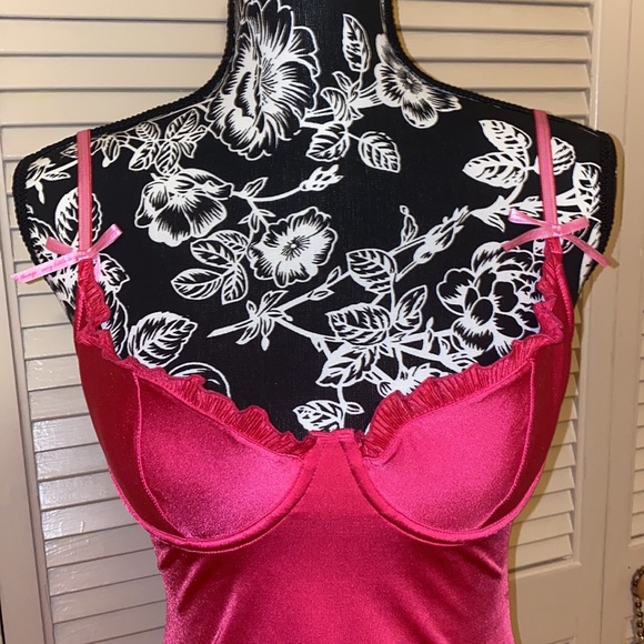 Victoria’s Secret Hot Pink Lingerie Size 36C - Picture 2 of 6